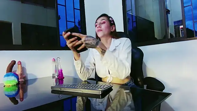 AteneaCox online show from 05-11-26, 11:24