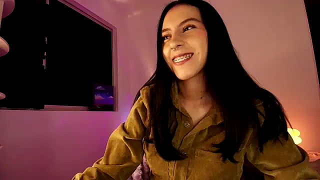 Snapshot of violethun_ chatting on 10-15-25, 04:01 violethun online show from 10-15-25, 04:01