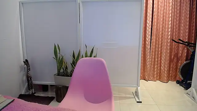 Snapshot of Manuela_lara_ chatting on 11-05-25, 02:06 Manuela lara online show from 11-05-25, 02:06