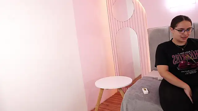 Tayler Kim online show from 01-08-26, 06:43