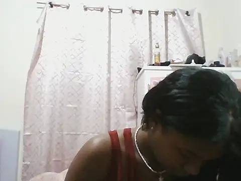 Snapshot of Gema_shiny chatting on 11-05-25, 04:45 Gema shiny online show from 11-05-25, 04:45