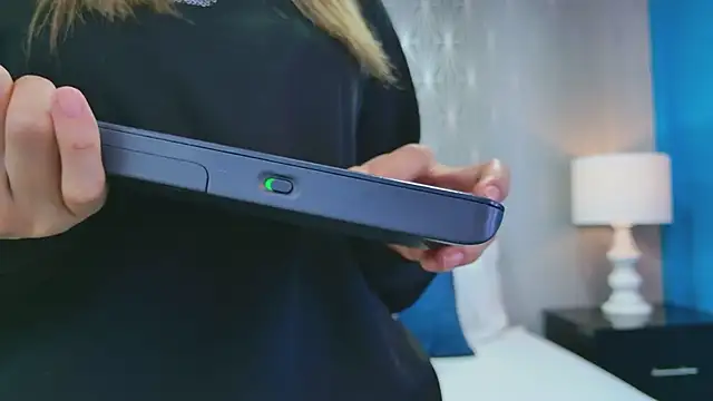 ZoeWilliis online show from 04-01-26, 12:06