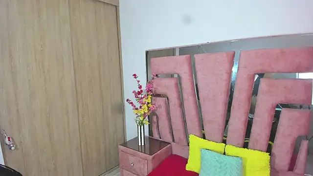 MaraKarly online show from 11-30-25, 06:34