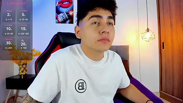 Snapshot of Nicolas_James_Sc chatting on 09-16-25, 01:56 Nicolas James Sc online show from 09-16-25, 01:56