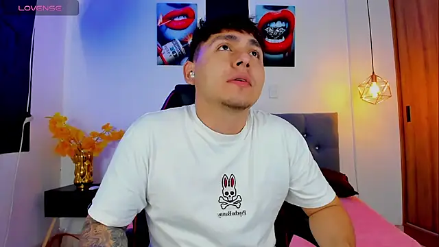 Snapshot of Nicolas_James_Sc chatting on 11-27-25, 02:30 Nicolas James Sc online show from 11-27-25, 02:30