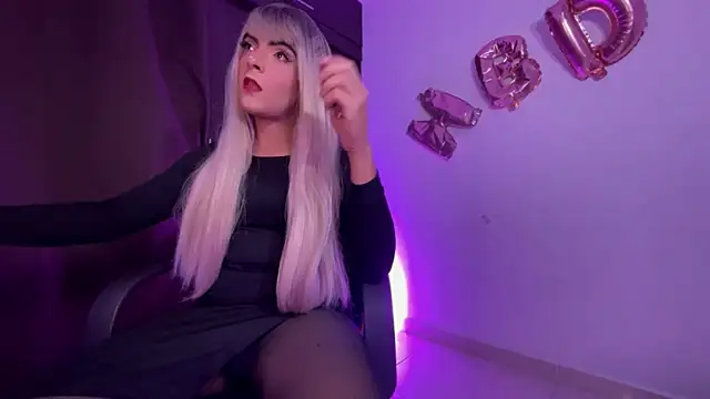 Snapshot of regina_mills_milk chatting on 12-05-25, 02:31 regina mills milk online show from 12-05-25, 02:31