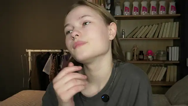 LynHillaire online show from 02-11-26, 11:15