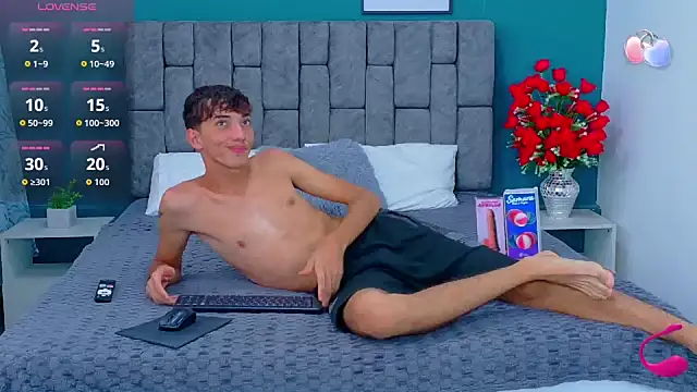 Maikol Ortiz online show from 10-19-25, 02:40