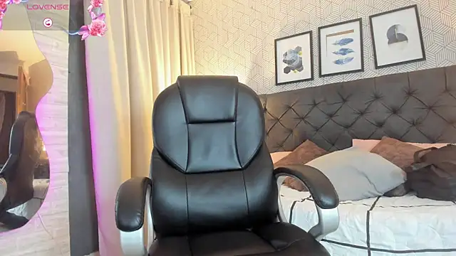 Snapshot of sophie__blare chatting on 09-27-25, 08:03 sophie blare online show from 09-27-25, 08:03