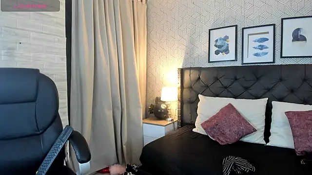 Snapshot of sophie__blare chatting on 04-19-26, 07:05 sophie blare online show from 04-19-26, 07:05