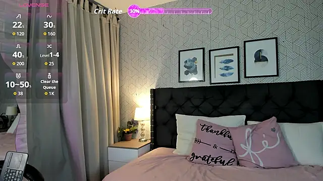 Snapshot of sophie__blare chatting on 04-30-26, 07:31 sophie blare online show from 04-30-26, 07:31