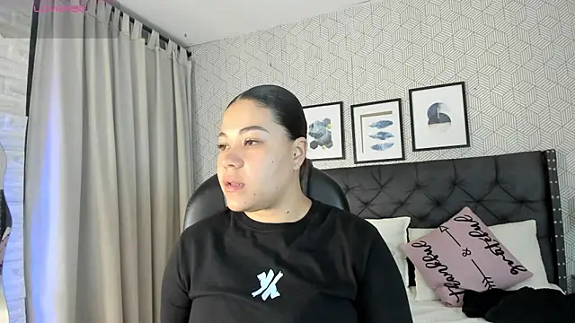 Snapshot of sophie__blare chatting on 05-04-26, 06:59 sophie blare online show from 05-04-26, 06:59