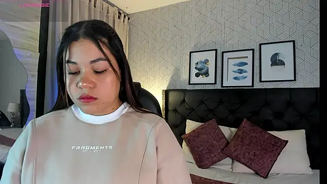 Snapshot of sophie__blare chatting on 06-23-26, 07:12 sophie blare online show from 06-23-26, 07:12