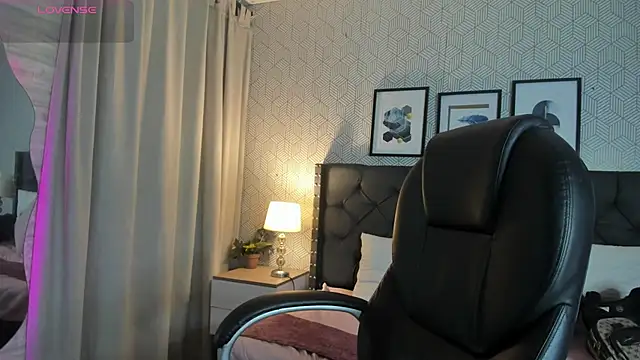 Snapshot of sophie__blare chatting on 07-02-26, 07:20 sophie blare online show from 07-02-26, 07:20
