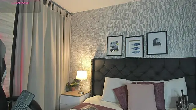Snapshot of sophie__blare chatting on 07-03-26, 07:09 sophie blare online show from 07-03-26, 07:09