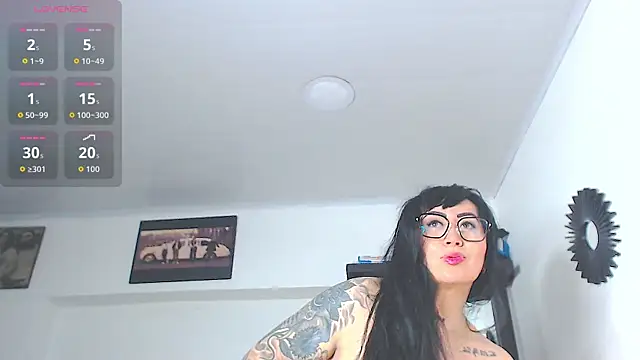 Snapshot of Vicky_hotmilf chatting on 06-10-26, 11:09 Vicky hotmilf online show from 06-10-26, 11:09