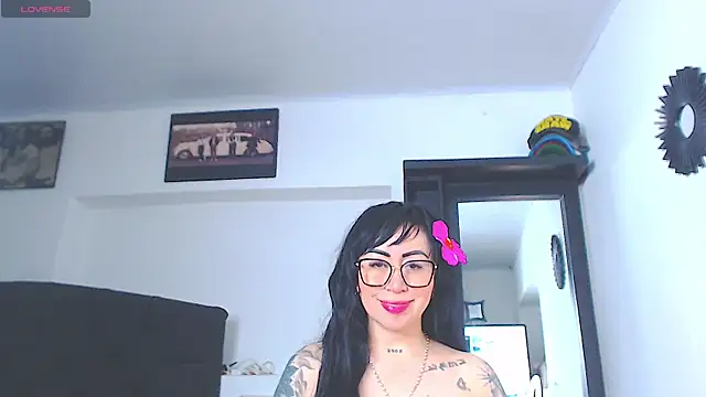 Snapshot of Vicky_hotmilf chatting on 06-25-26, 11:04 Vicky hotmilf online show from 06-25-26, 11:04
