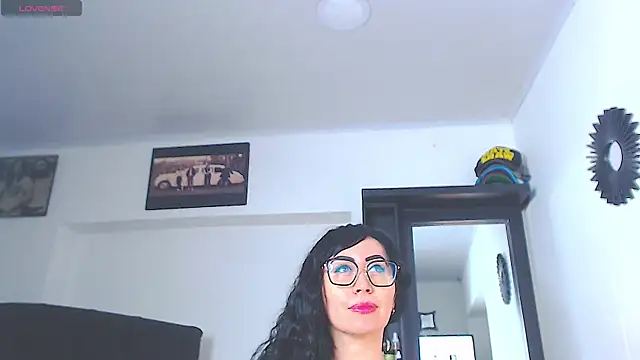 Snapshot of Vicky_hotmilf chatting on 06-26-26, 11:14 Vicky hotmilf online show from 06-26-26, 11:14