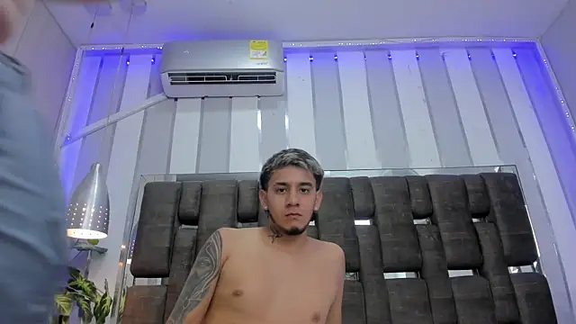 Snapshot of BriannaBBW chatting on 10-08-25, 04:43 BriannaBBW online show from 10-08-25, 04:43