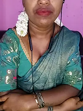 Snapshot of tamilammukuttyy chatting on 09-11-25, 02:22 tamilammukuttyy online show from 09-11-25, 02:22