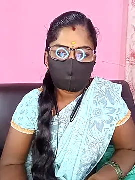 Snapshot of tamilammukuttyy chatting on 10-30-25, 09:22 tamilammukuttyy online show from 10-30-25, 09:22