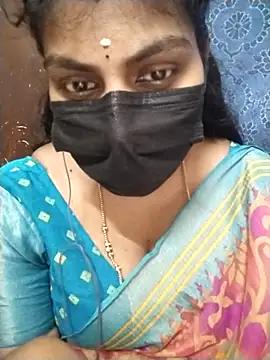 Snapshot of Nithiila chatting on 10-30-25, 07:32 Nithiila online show from 10-30-25, 07:32