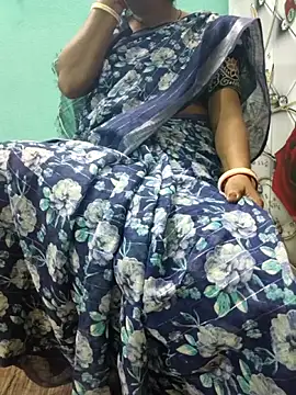 Snapshot of desi_boudi87 chatting on 09-27-25, 12:43 desi boudi87 online show from 09-27-25, 12:43