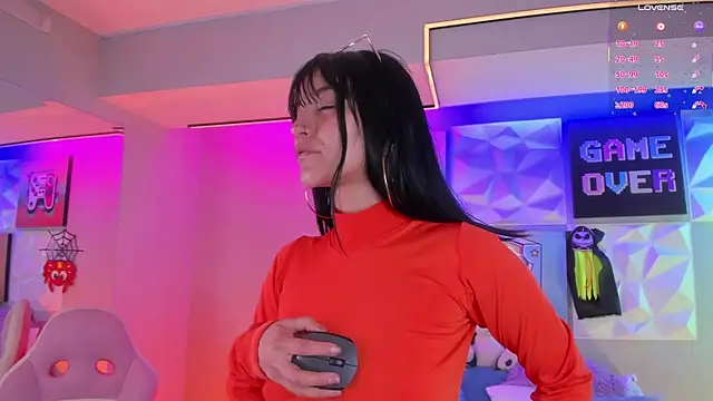 LindaWz  online show from 10-29-25, 04:48