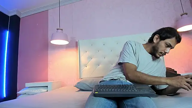 Snapshot of Boss_Domiinator chatting on 05-01-26, 11:37 Boss Domiinator online show from 05-01-26, 11:37