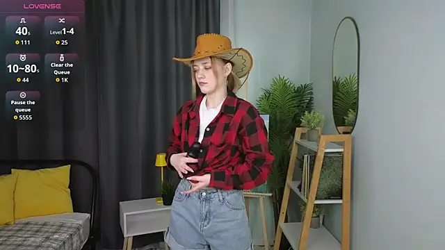 HollieCollelo online show from 10-27-25, 03:10