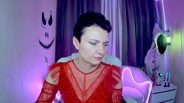 Snapshot of AvaSaturnian chatting on 10-21-25, 01:01 AvaSaturnian online show from 10-21-25, 01:01