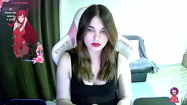 Snapshot of Kris_Moss chatting on 11-13-25, 08:08 Kris Moss online show from 11-13-25, 08:08