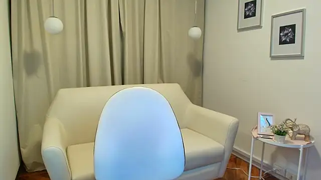 nina moen online show from 12-18-25, 03:45