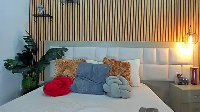 Roseaurora online show from 01-17-26, 12:54