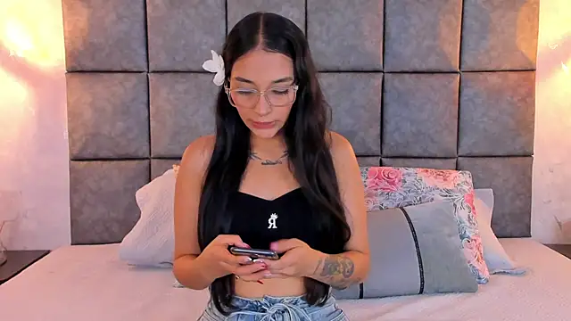 Snapshot of Roseaurora chatting on 07-06-26, 11:18 Roseaurora online show from 07-06-26, 11:18