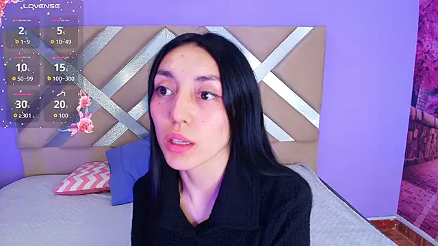 Snapshot of Laia_and_Damian chatting on 09-18-25, 07:49 Laia and Damian online show from 09-18-25, 07:49