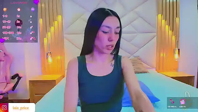 Snapshot of Laia_and_Damian chatting on 10-04-25, 07:45 Laia and Damian online show from 10-04-25, 07:45