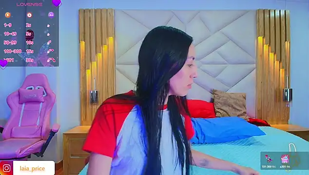 Snapshot of Laia_and_Damian chatting on 10-06-25, 07:33 Laia and Damian online show from 10-06-25, 07:33