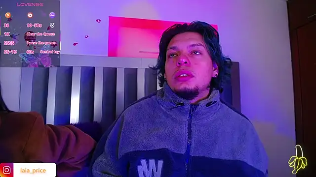 Snapshot of Laia_and_Damian chatting on 10-12-25, 11:53 Laia and Damian online show from 10-12-25, 11:53