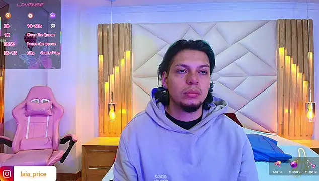 Snapshot of Laia_and_Damian chatting on 10-13-25, 01:00 Laia and Damian online show from 10-13-25, 01:00