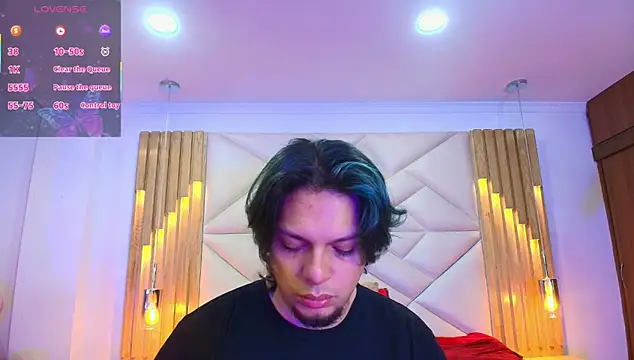 Snapshot of Laia_and_Damian chatting on 10-15-25, 07:36 Laia and Damian online show from 10-15-25, 07:36