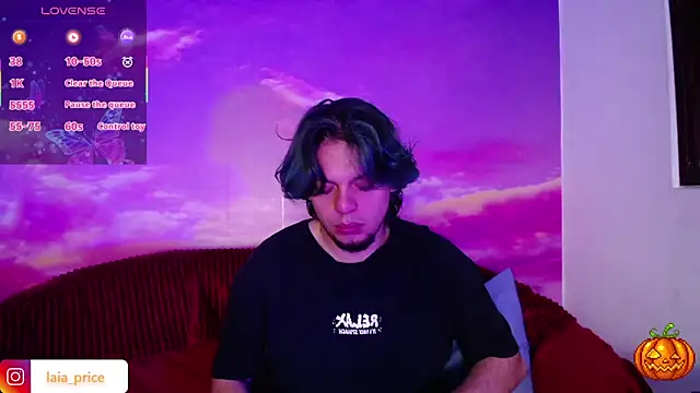 Snapshot of Laia_and_Damian chatting on 10-18-25, 12:28 Laia and Damian online show from 10-18-25, 12:28