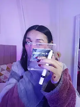 Snapshot of Laia_and_Damian chatting on 11-27-25, 11:56 Laia and Damian online show from 11-27-25, 11:56