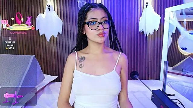 Snapshot of AlanaWalker9 chatting on 10-17-25, 03:42 AlanaWalker9 online show from 10-17-25, 03:42