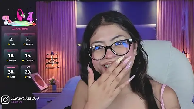 Snapshot of AlanaWalker9 chatting on 11-18-25, 03:45 AlanaWalker9 online show from 11-18-25, 03:45