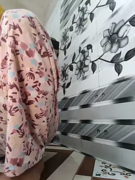 Snapshot of LUCKY_cut chatting on 06-18-26, 04:02 LUCKY cut online show from 06-18-26, 04:02