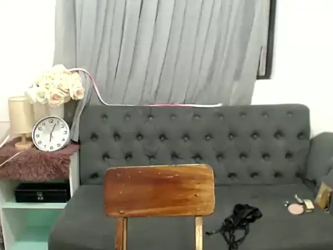 Snapshot of Misskatexx chatting on 12-17-25, 10:10 Misskatexx online show from 12-17-25, 10:10