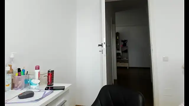 Snapshot of crystalxx18 chatting on 09-25-25, 07:56 crystalxx18 online show from 09-25-25, 07:56