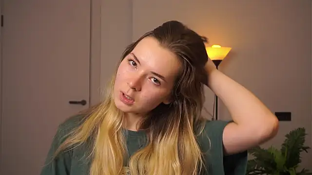 Snapshot of MarlinVarian chatting on 09-15-25, 06:19 MarlinVarian online show from 09-15-25, 06:19