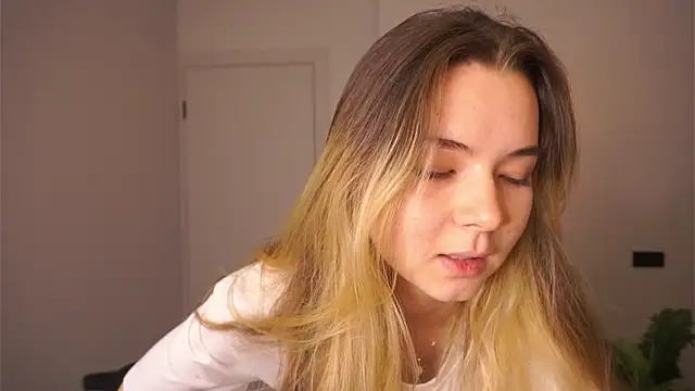 Snapshot of MarlinVarian chatting on 09-17-25, 06:42 MarlinVarian online show from 09-17-25, 06:42